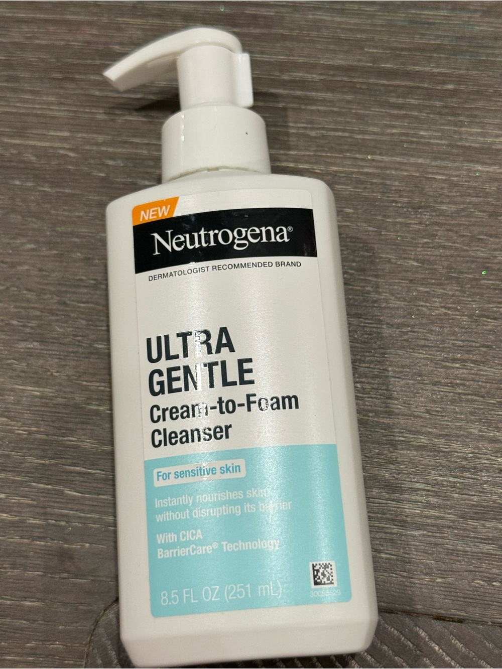 NWT Neutrogena Ultra Gentle Cream-to-Foam Cleanser for sensitive skin 8 fl oz